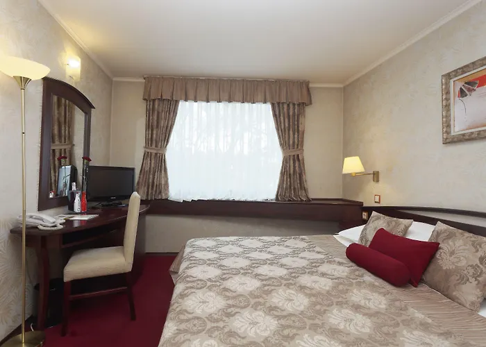 Ξενοδοχείο Capitol 4*