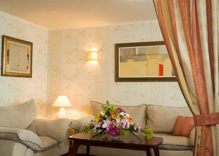 Capitol 4* Βάρνα