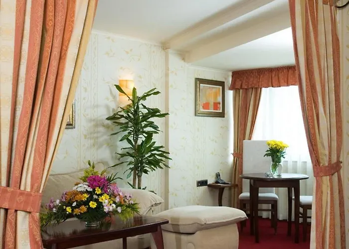 Ξενοδοχείο Capitol 4*