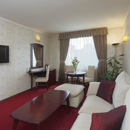 Hotel Capitol 4*