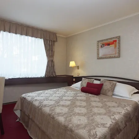 Capitol 4*