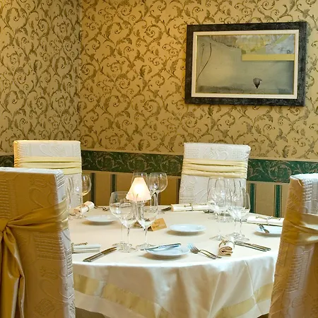 Hotel Capitol 4*