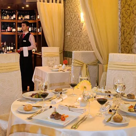 Hotel Capitol 4*