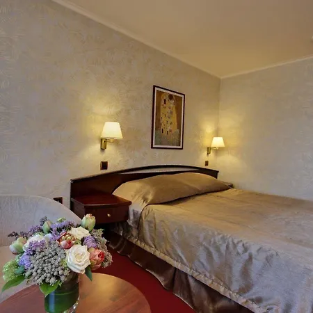 Capitol 4*